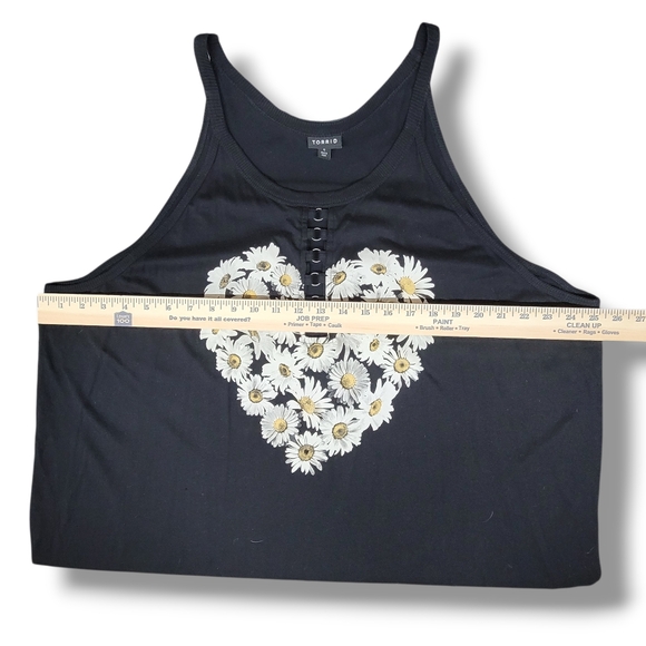 Torrid Plus Size 4, Black Daisy Heart O-Ring Goddess Tank - Picture 3 of 6